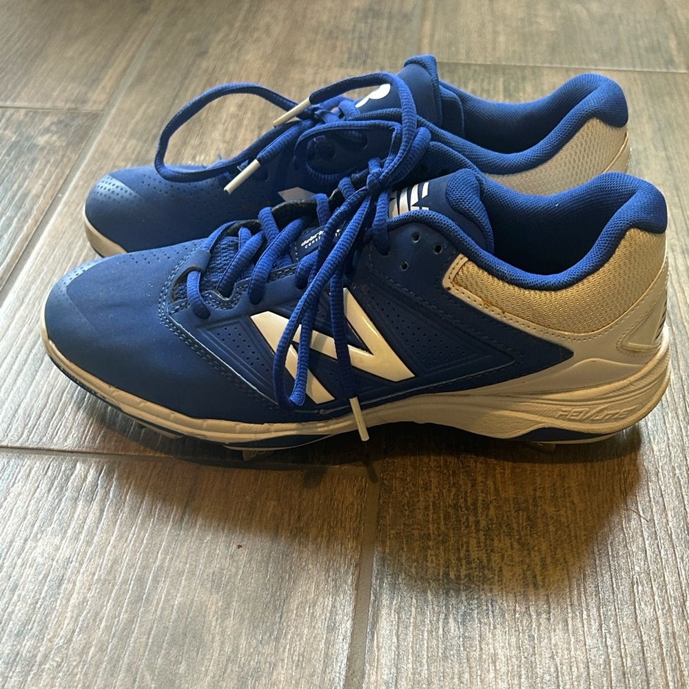 New Balance Men's Athletic Shoes in Blue and White